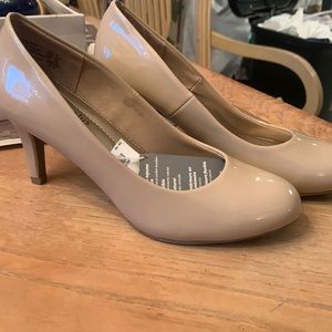 Comfort Plus by Predictions Cream Heels